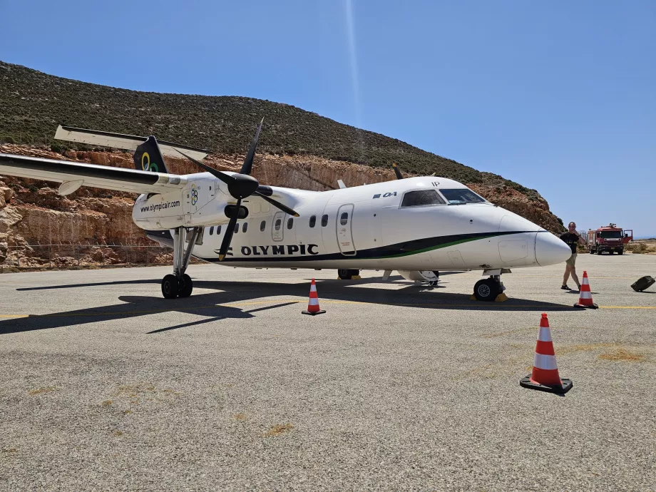 Dash 8-100 auf dem Flughafen Kateslorizo