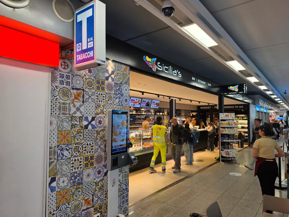 Erfrischungen und Snacks, Terminal A, Ankünfte (öffentlicher Bereich)