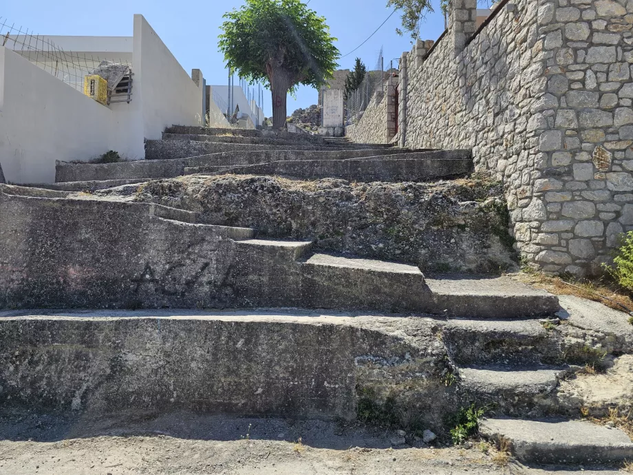 Treppe zur Burg Archangelos