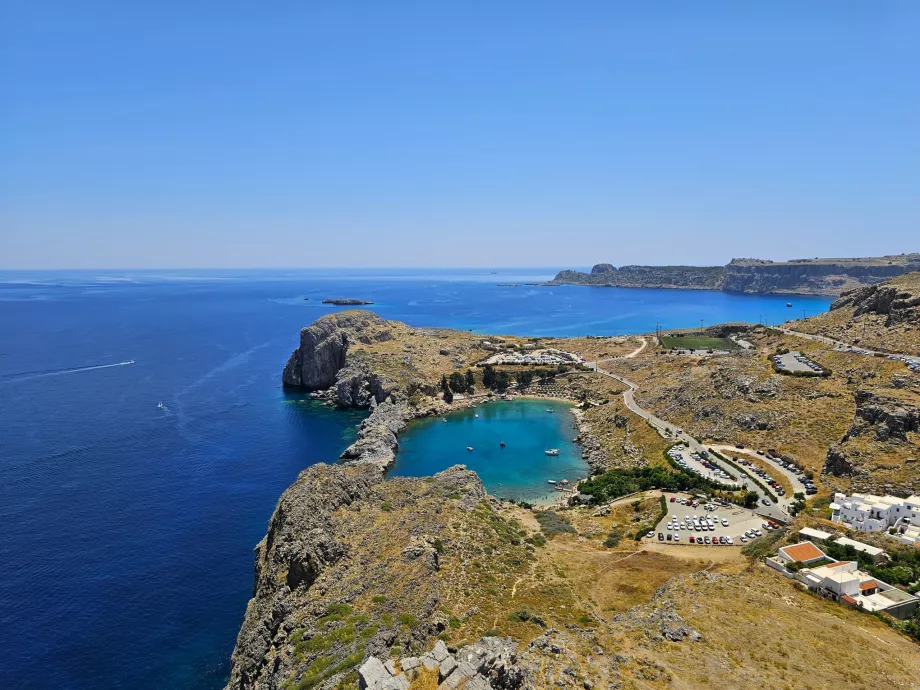 Blick auf die Bucht von St. Paul von der Akropolis von Lindos