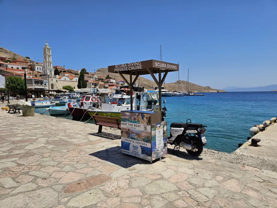 Ausflugsangebote, Hafen von Chalki