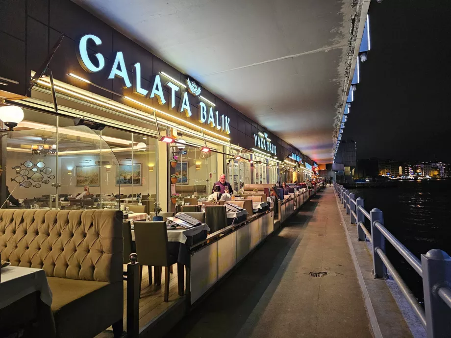 Restaurant auf der Galata-Brücke