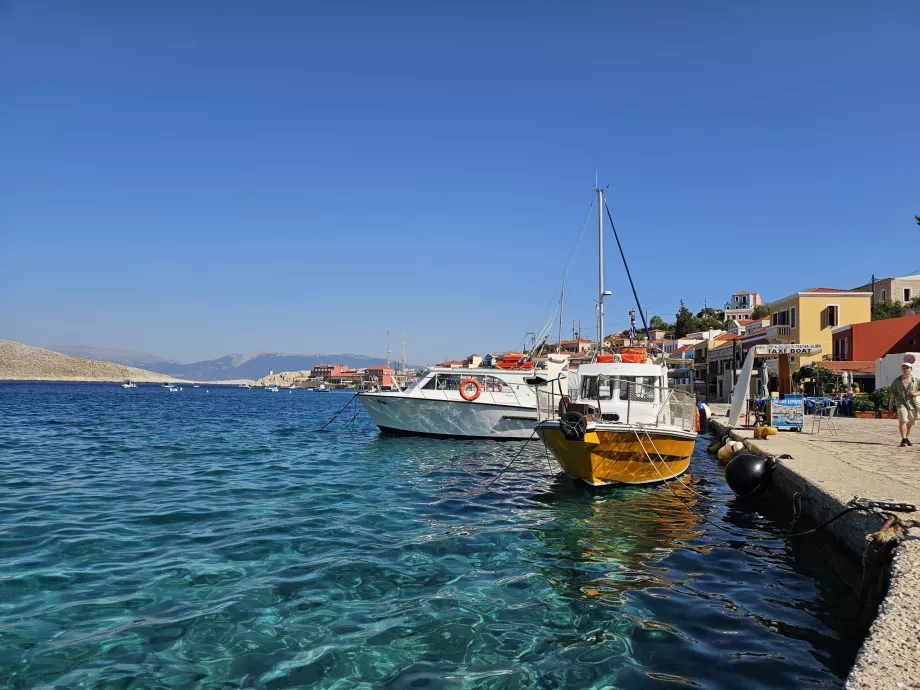 Wassertaxi zum Strand von Kania