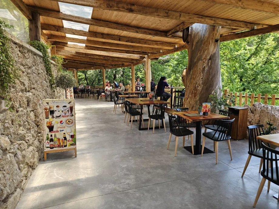Tal der Schmetterlinge, Restaurant