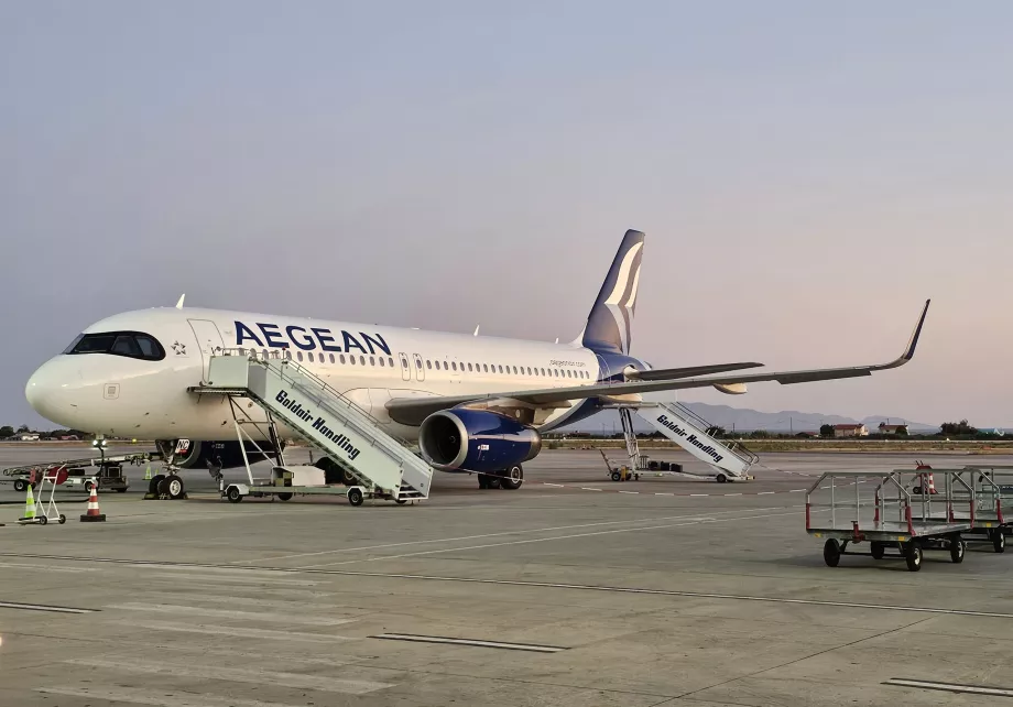 Airbus A320 auf dem Flughafen Rhodos