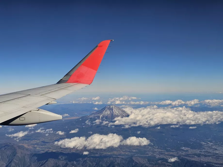 Der Berg Fuji aus einem Flugzeug auf der Strecke Shizuoka-Sapporo