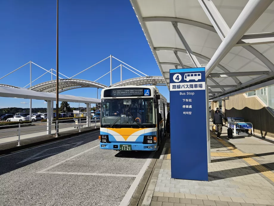 Bushaltestelle vor dem Terminal