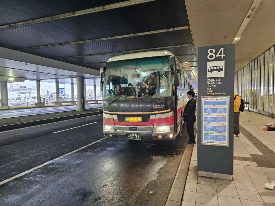 Bus vom Flughafen zum Zentrum von Sapporo