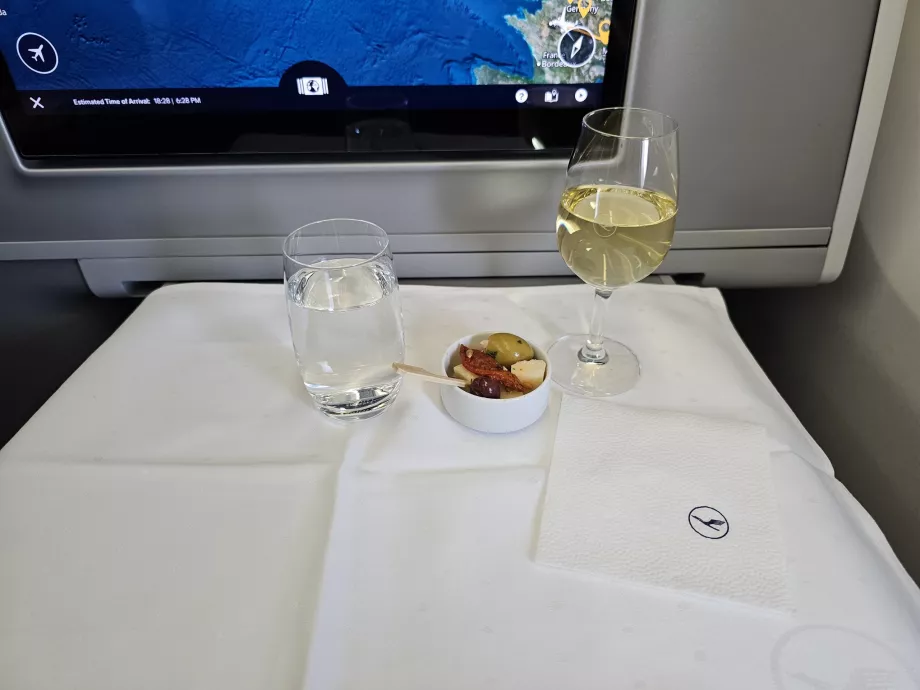 Oliven und Käse - erster Service