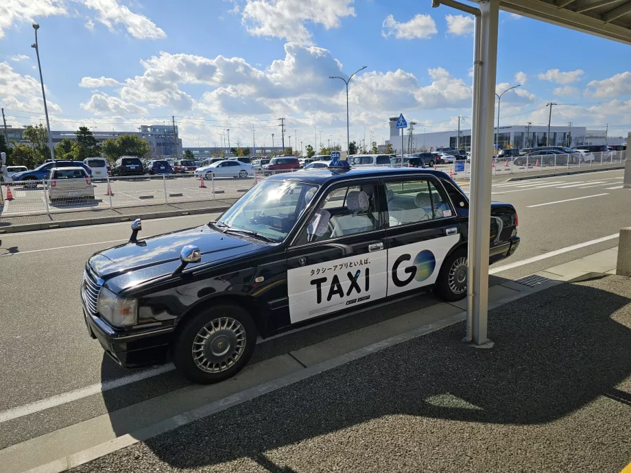 Taxi vor dem Flughafen