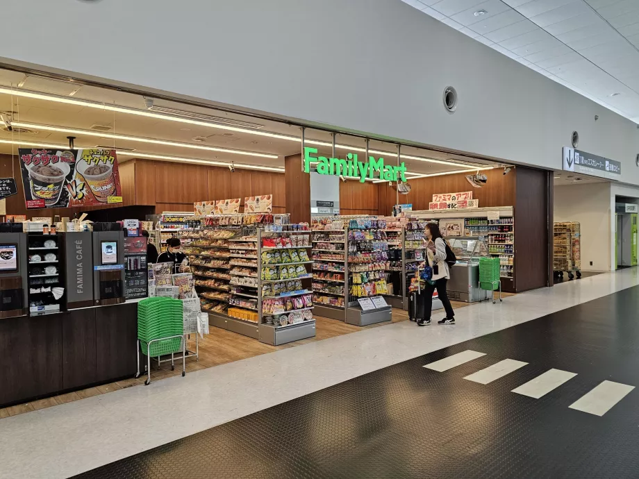 FamilyMart, Terminal 1, öffentlicher Bereich