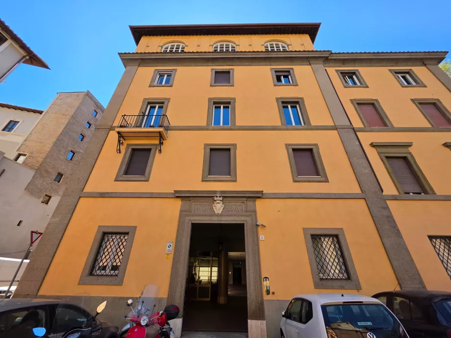 Haupteingang zum Hotel