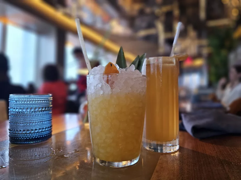 Mehr Cocktails im Peak Restaurant