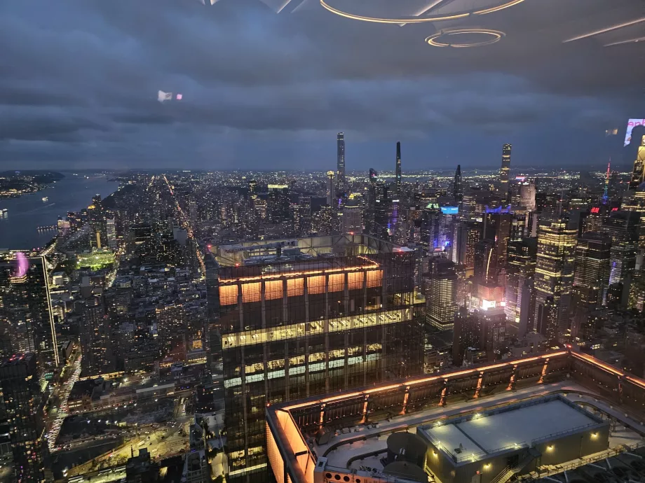 Blick vom inneren Teil des Aussichtspunkts "The Edge"