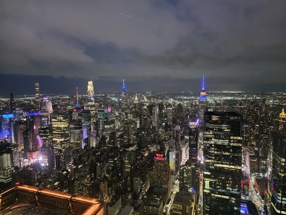 Aussichtspunkt "The Edge" bei Nacht