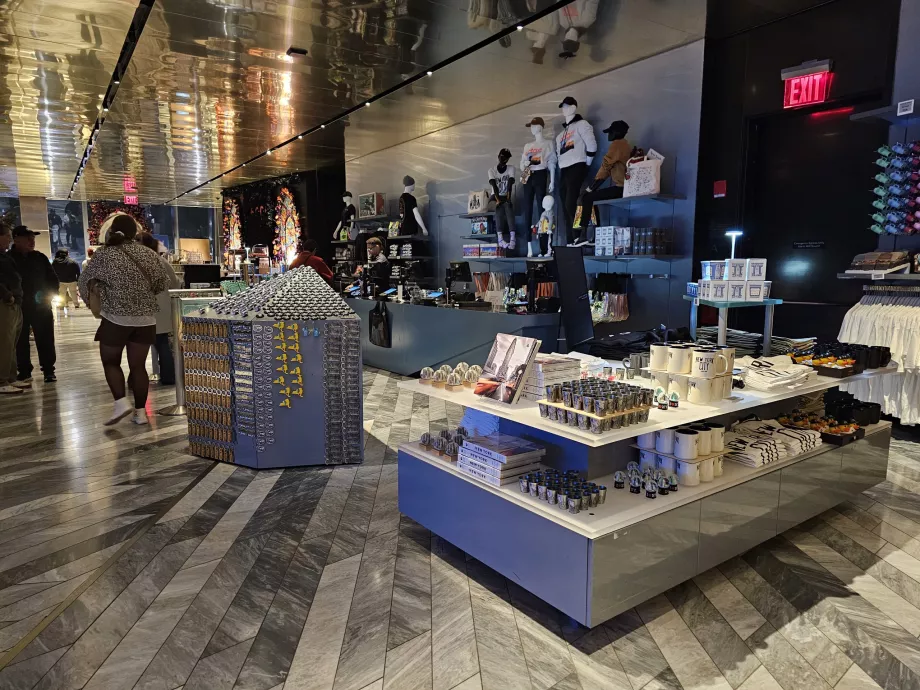 Der Geschenkeladen am Ausgang von "The Edge"