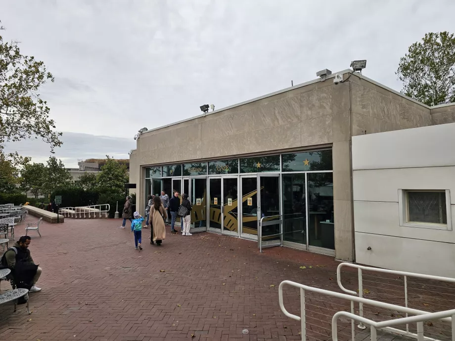 Cafés im Museum und an der Seebrücke