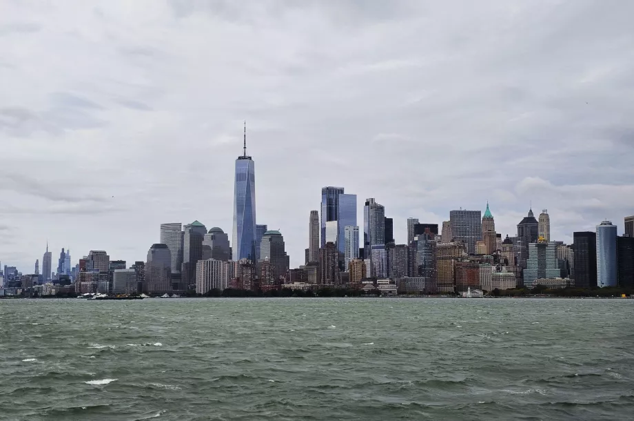 Blick auf Manhattan von der Fähre der Freiheitsstatue