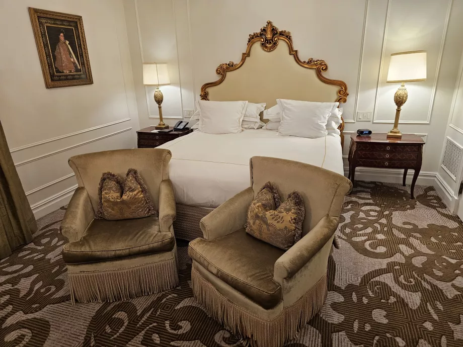 Zimmer - Bett und Sessel