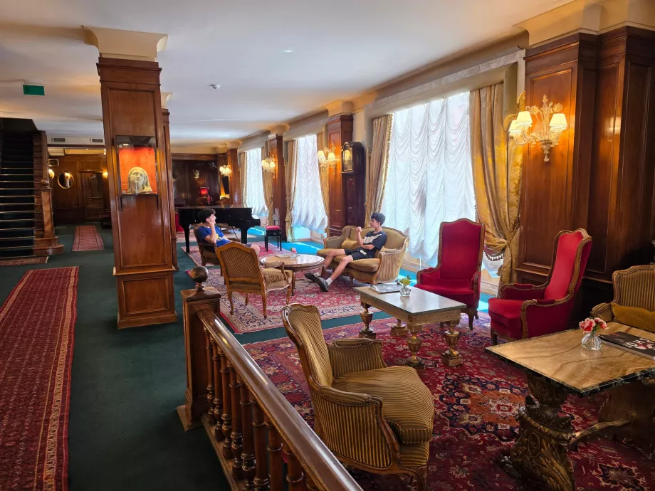 Hotel-Lobby