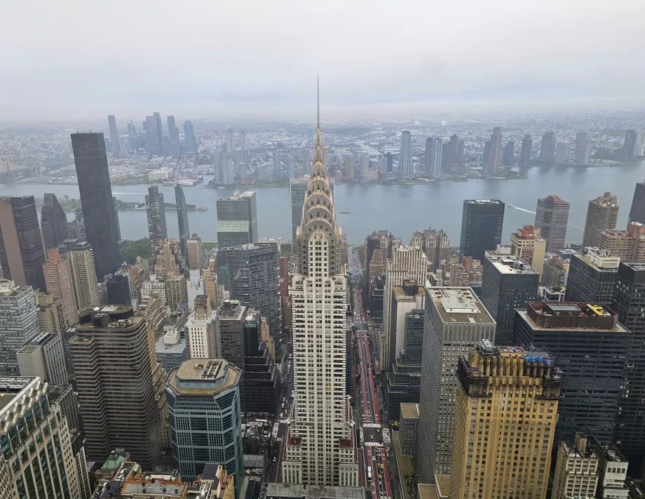 Summit One Vanderbilt, Blick auf das Chrysler Building