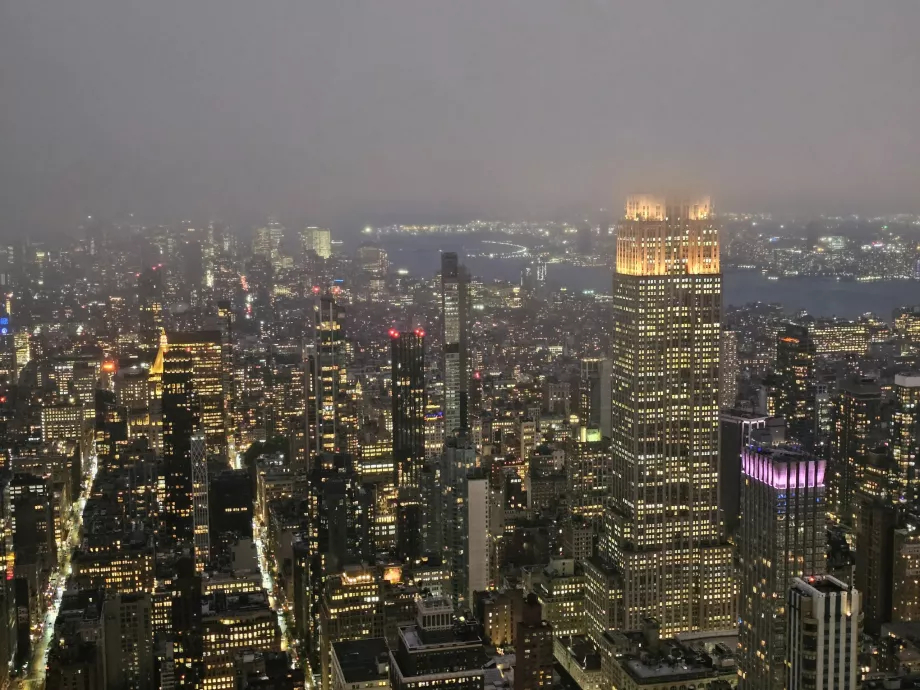 Summit One Vanderbilt, Nachtansicht