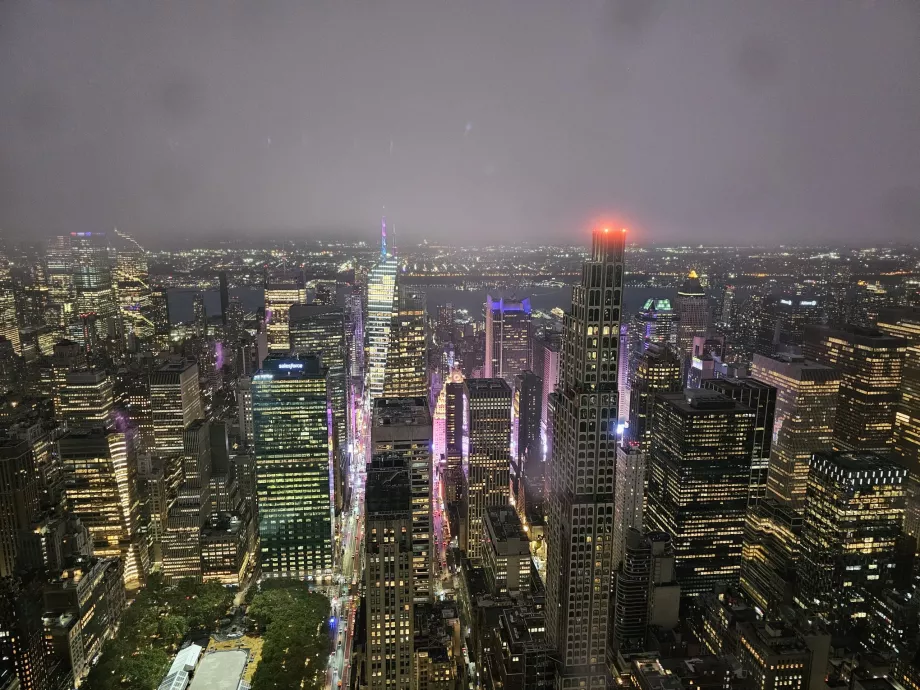 Summit One Vanderbilt, Nachtansicht