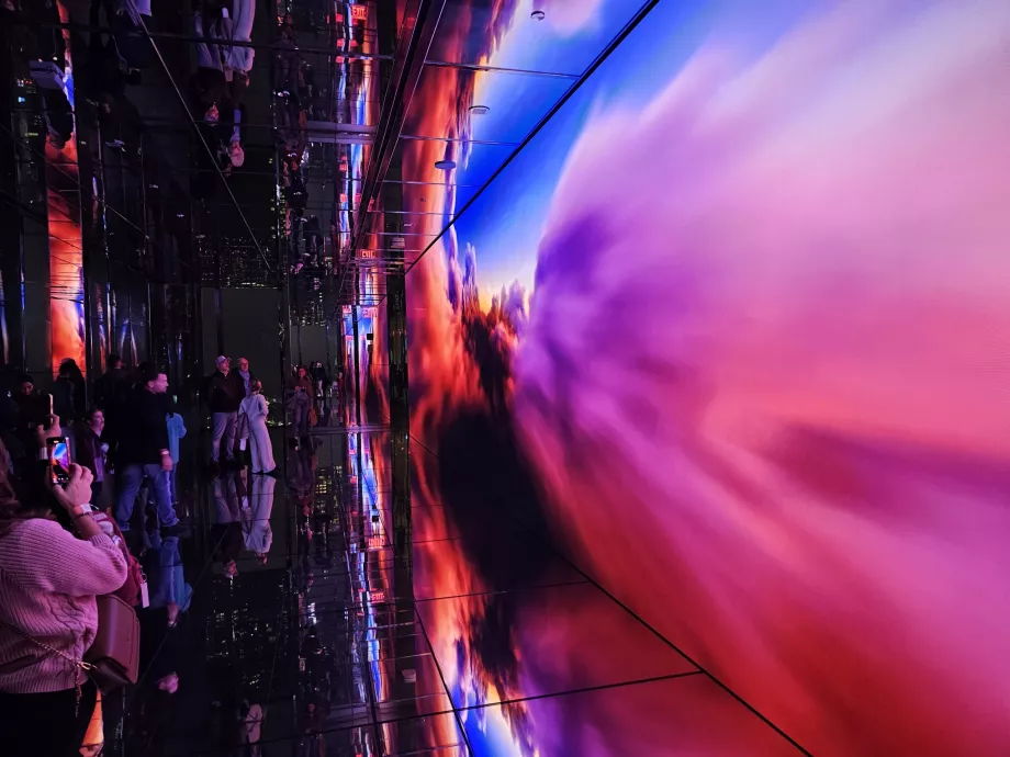 Summit One Vanderbilt, Vorführung