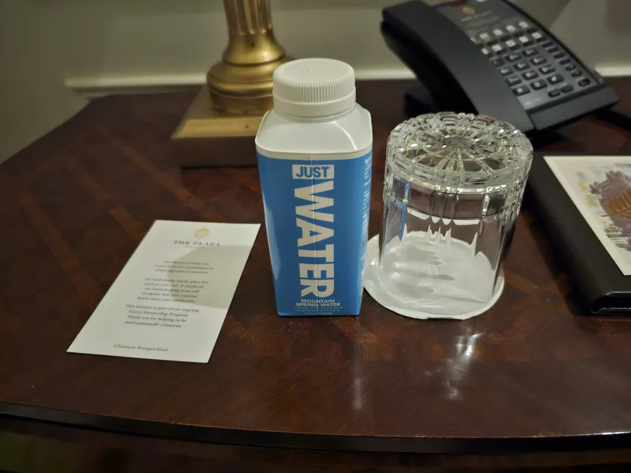 Kostenloses Wasser auf dem Zimmer
