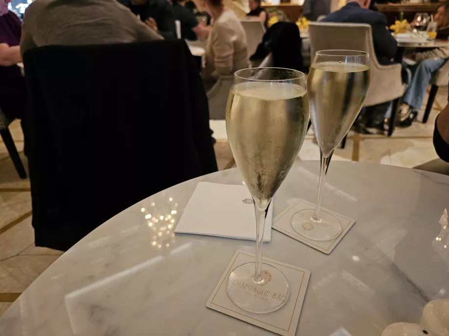 Champagner in der Champagner-Bar
