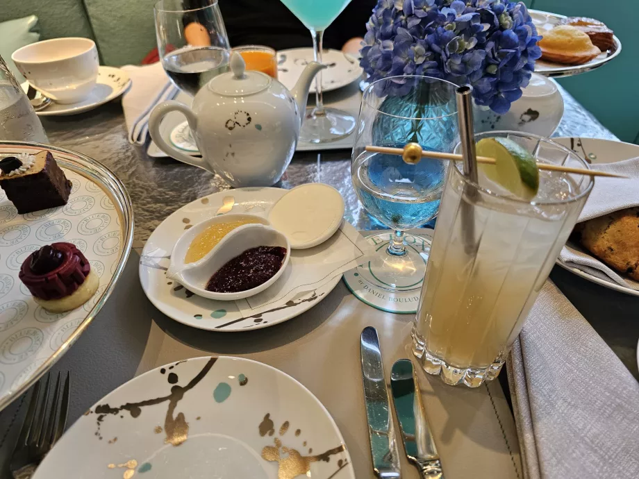 Blue Box, Marmelade, Butter und Cocktail