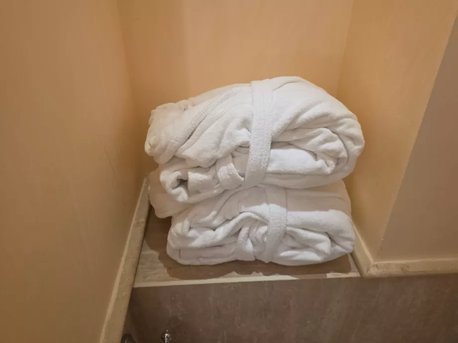 Bademäntel auf dem Zimmer
