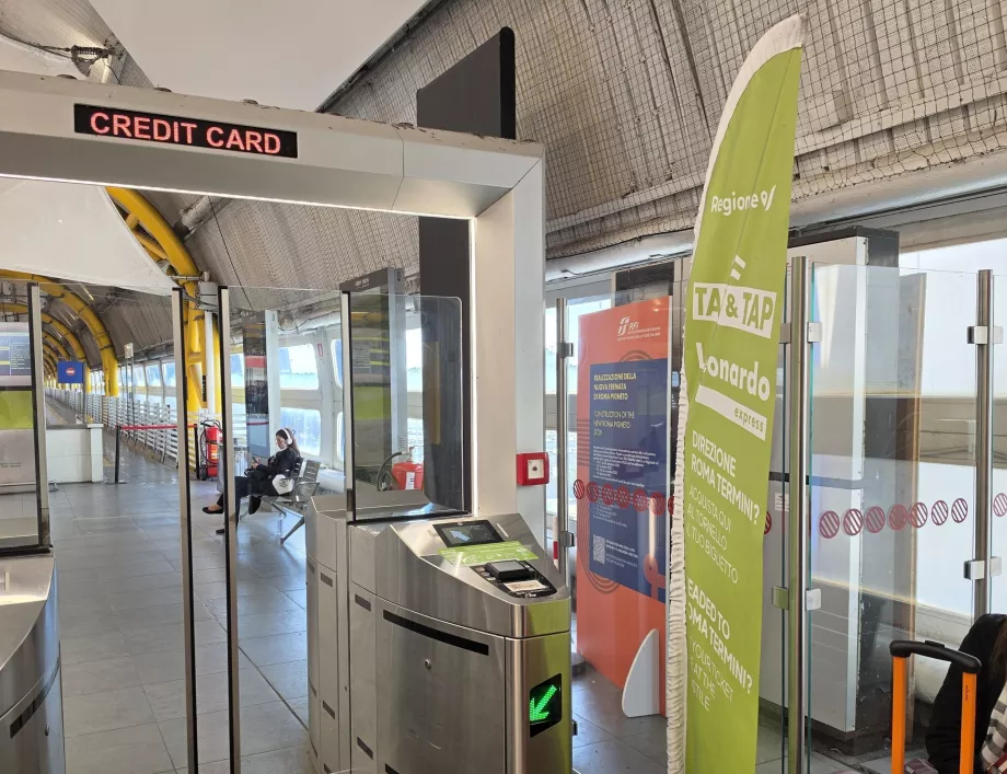 Kartenzahlung beim Betreten des Bahnhofs