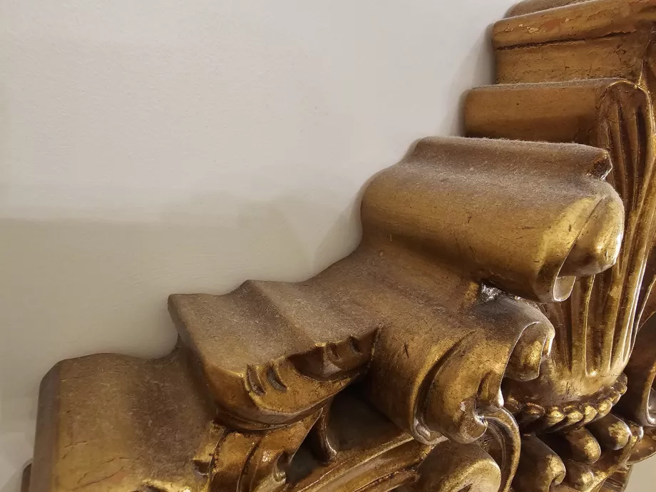 Staub auf dem Bett im Plaza Hotel