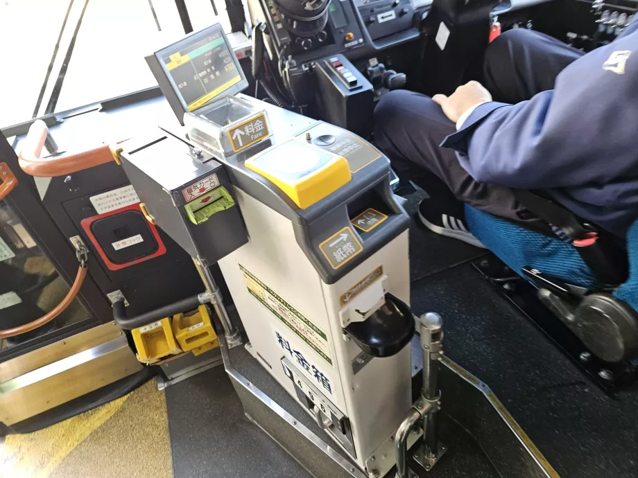 Bezahlung des Fahrpreises in Kobe