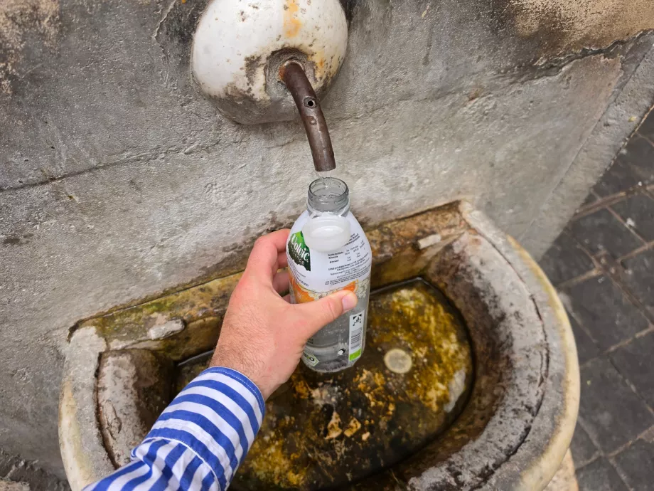 Springbrunnen mit Trinkwasser