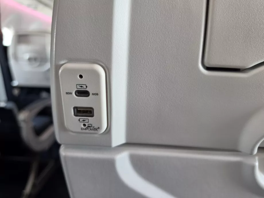USB-Anschlüsse zum Aufladen elektronischer Geräte