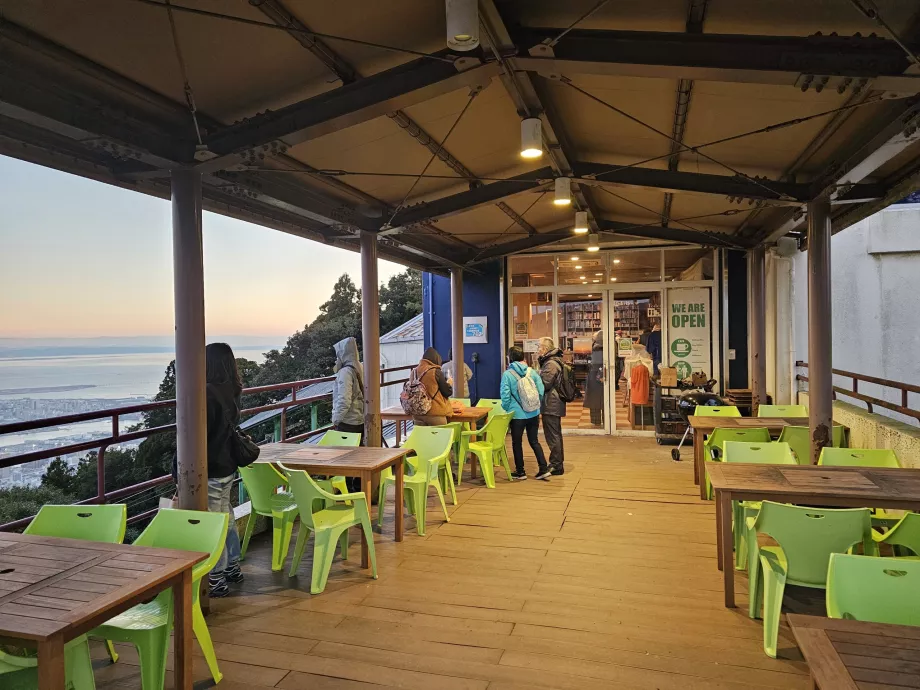 Berg Maya, Restaurant