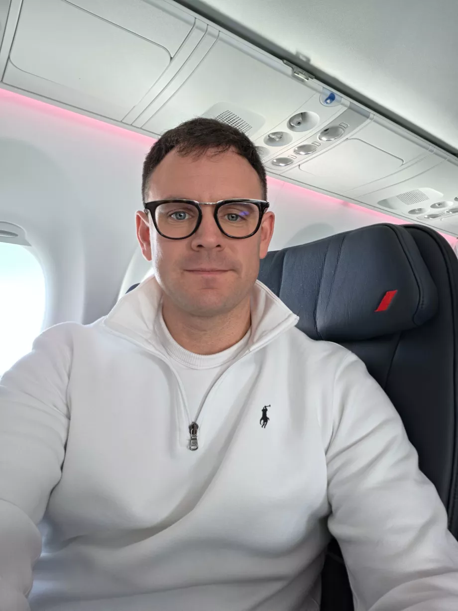 Ich in der Business Class eines Airbus A220