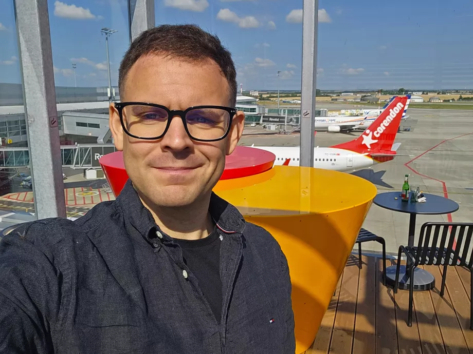 Ich auf der Aussichtsplattform der Lounge