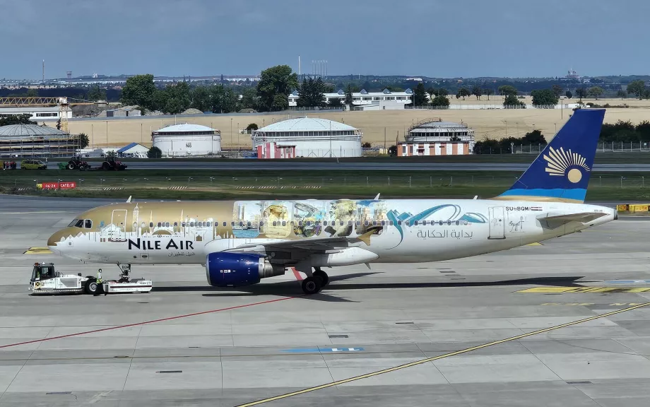 Nile Air, Airbus A320 am Flughafen Prag