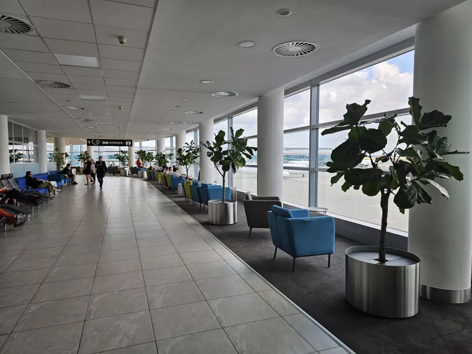 Bequeme Sitze, Transitbereich Terminal 1