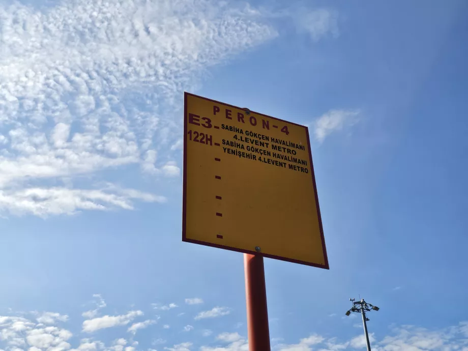 Örtliche Bushaltestellenschilder