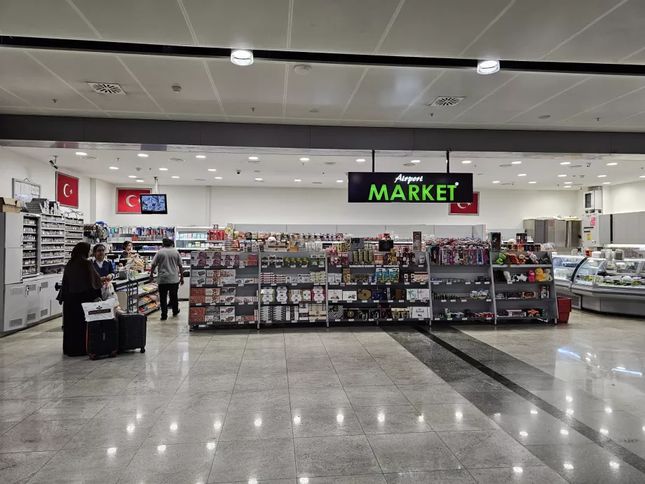 Supermarkt in der Ankunftshalle