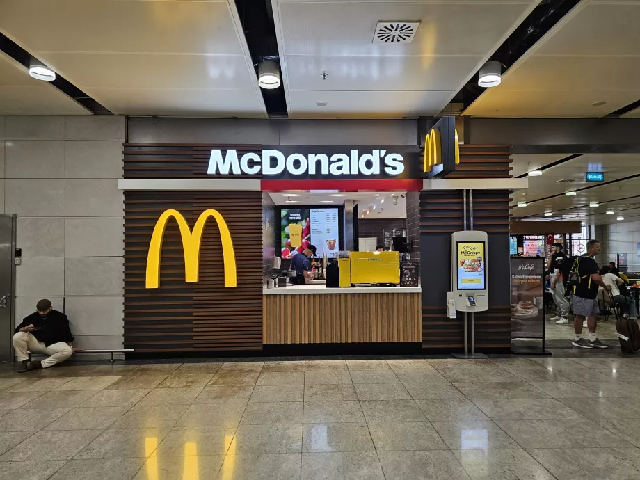 McDonald's, öffentlicher Bereich bei der Ankunft
