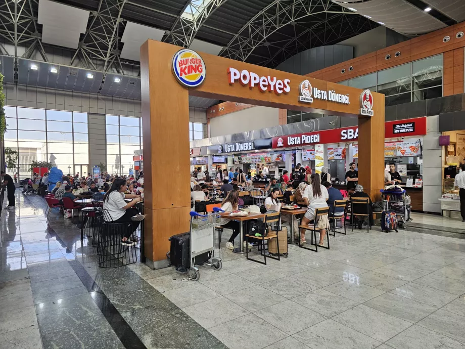 Food Court im öffentlichen Bereich
