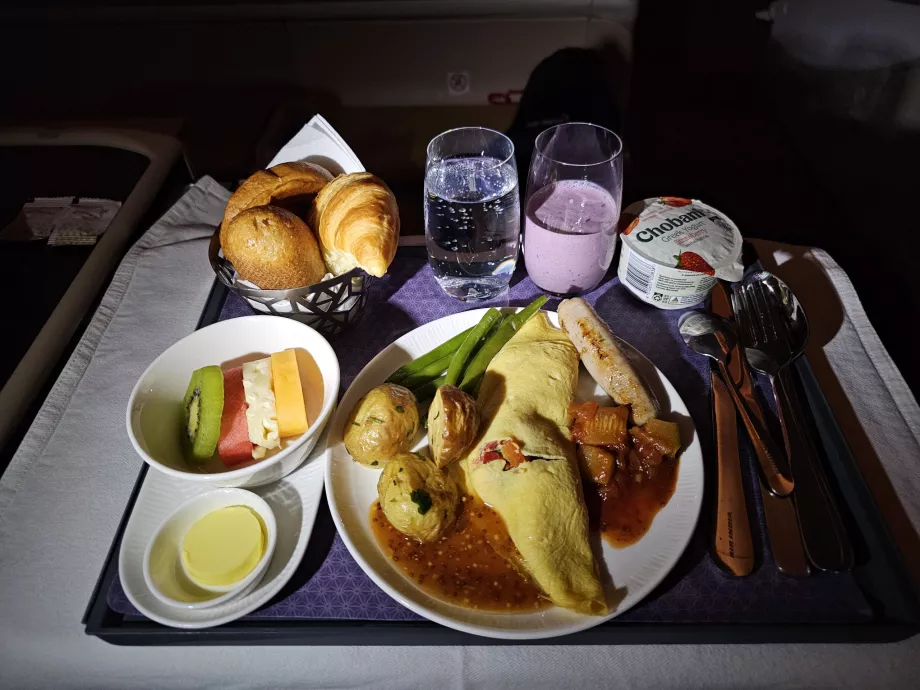 Frühstück auf dem Flug MEL-BOM