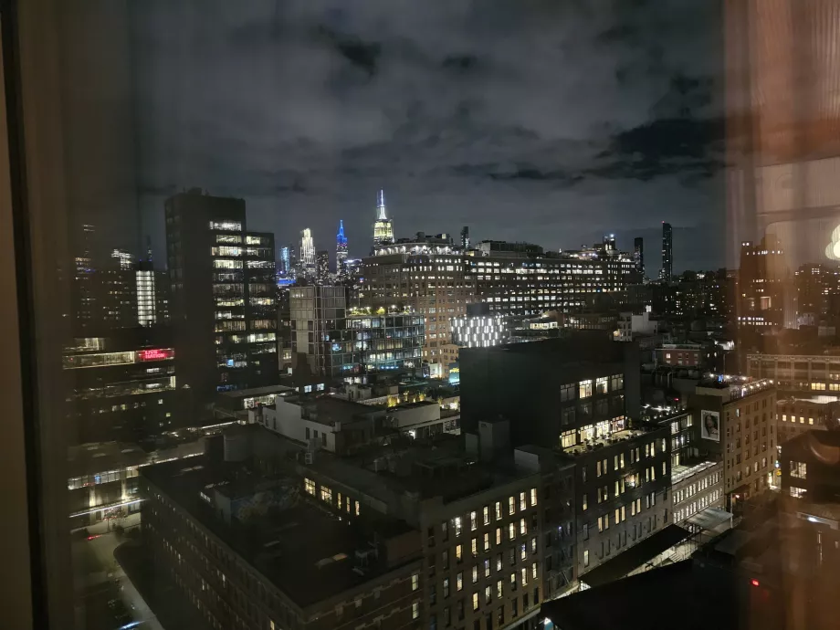 Blick aus dem Zimmer auf das Empire State Building