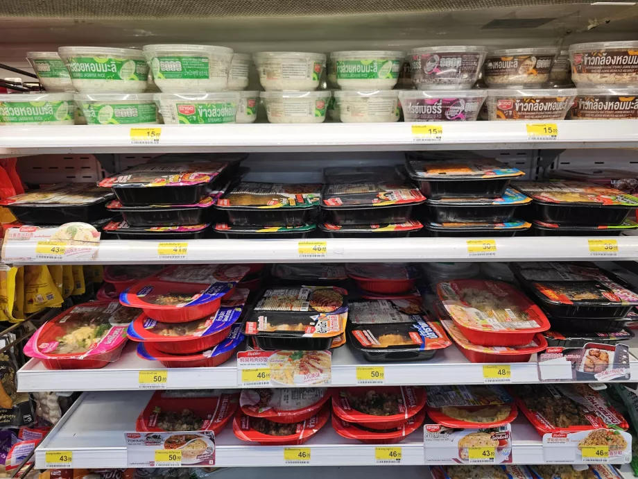 Kochfertige, warme Mahlzeiten zum sofortigen Aufwärmen