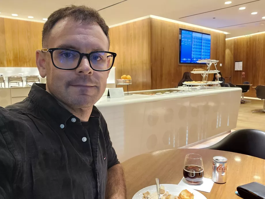 Ich in der Oryx Lounge